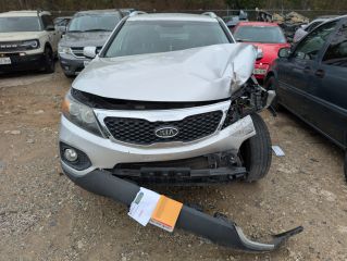 2011 Kia Sorento LX - Exterior Front Center Image